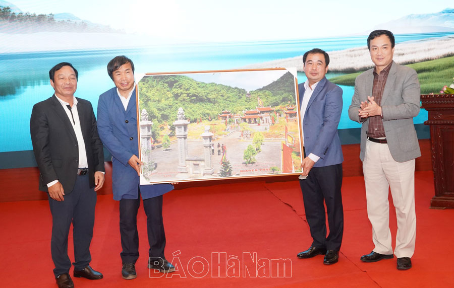 Đoàn công tác của BTV Tỉnh ủy Hải Dương trao đổi kinh nghiệm công tác lập Quy hoạch tỉnh tại Hà Nam 